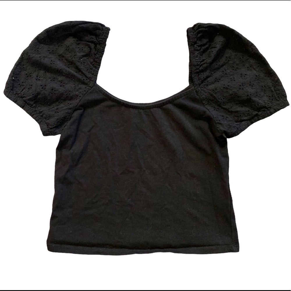 Crop top with eyelet lace puff sleeves Size M
